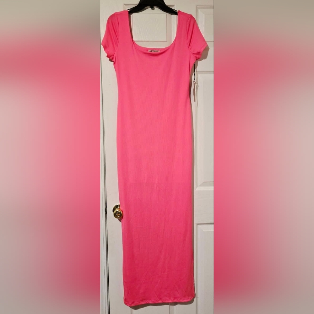 Elegant Pink Dress With Slit